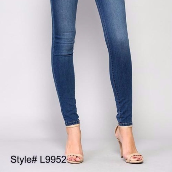 NWT Medium Wash Skinny Jeans Size 25 - Picture 3 of 7